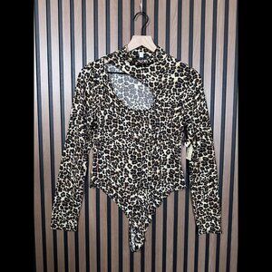 New Haute Monde Bodysuit XL Beige Leopard Art Asymmetrical Cut Out Mock Neck